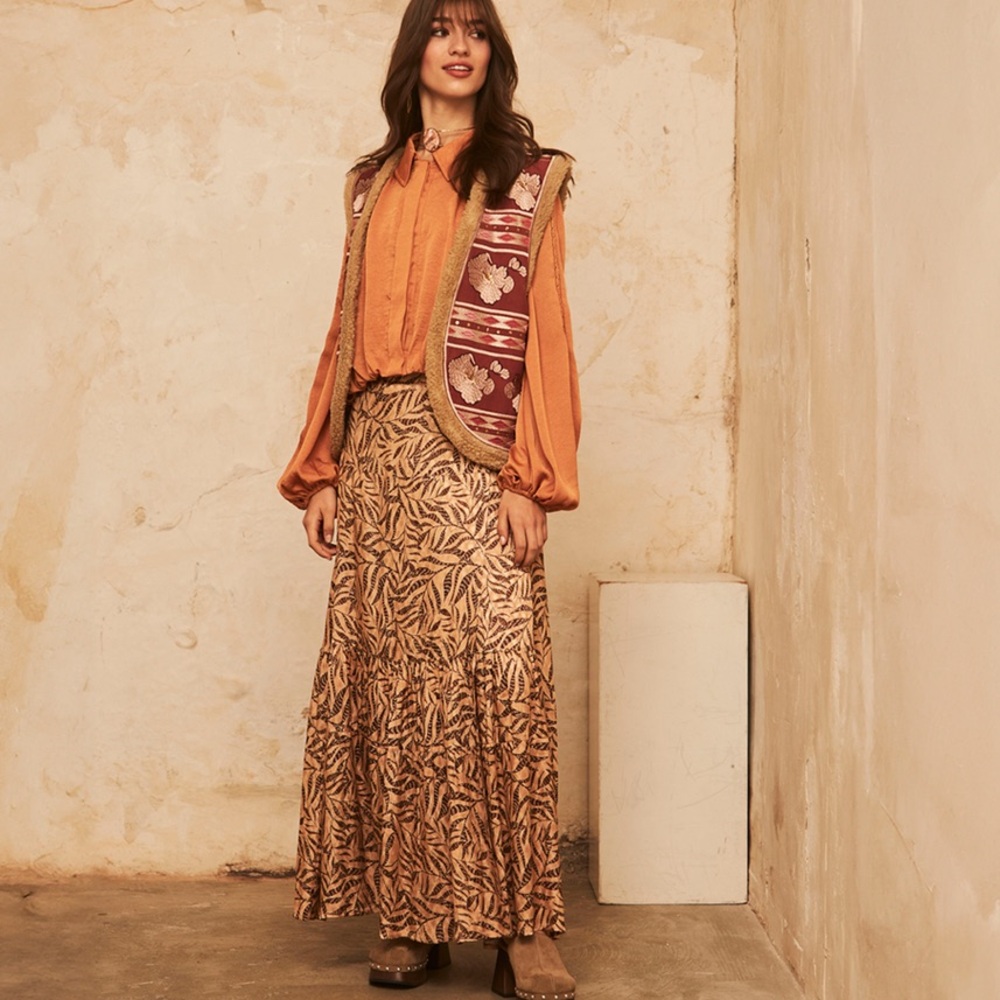 Gold and Tan Patterned Skirt M
